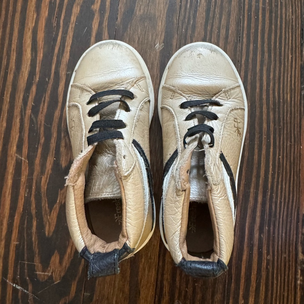 Freshly Picked Gold and Black Kids Sneakers, size 9